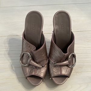 Gucci mauve slip on heel